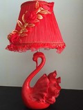 特价现代简约树脂灯饰 创意婚庆卧室床头红色羽毛小天鹅台灯