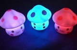 蘑菇小人七彩小夜灯 批发表情蘑菇灯LED 发光玩具