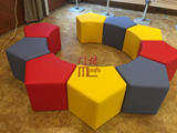 幼儿园艺术早教中心读书吧美育儿童家居创意五边形小凳子组合定制