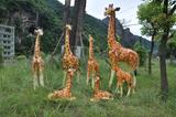 大型户外仿真长颈鹿家庭卡通动物园林雕塑摆件楼盘花园小区装饰品