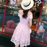 一字领露肩连衣裙夏季刺绣收腰女修身显瘦短袖粉色蕾丝立体羽毛裙