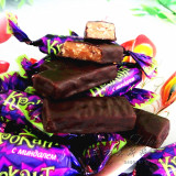 包邮 俄罗斯巧克力糖果KPOKAHT焦糖烤花生紫皮糖 进口喜糖 250克
