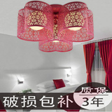 现代简约吸顶灯创意心形卧室灯温馨浪漫客厅雕花白红色三头水晶灯