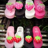 夏季卡通水果草莓凉拖鞋女坡跟厚底防滑卡通人字拖大码沙滩鞋夏