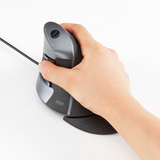 日本sanwa人体工学防疲劳直立手握式垂直激光游戏可调速有线鼠标