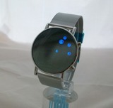 厂家批发畅销LED高亮电子表二进制滚珠led钢带蓝彩灯手表