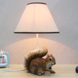树脂松鼠台灯工艺品卧室床创意装饰礼品动物可调光床头灯现代简约