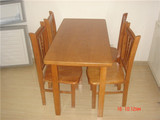杉木餐桌四椅：青岛实木餐桌 一桌四椅 油漆面实木框架