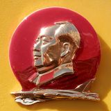 文革时期红色收藏 保真品毛主席异形飞机像章老纪念徽章5.3cm促销