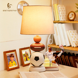 新款现代儿童足球装饰台灯床头灯 书房护眼学习灯创意调光小台灯