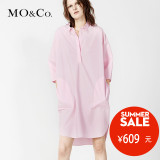 MO&Co.翻领中袖前短后长休闲宽松衬衫连衣裙短裙MA161SHT19 moco