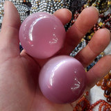 天然粉色水晶球手球风水球摆件 猫眼石玉手球 保健球康复球健身球