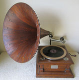 美国代购  仿古留声机手摇式 黑胶老式唱片机 棕色大喇叭