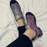 ulzzang街拍 无可救药的一眼就爱上藕粉紫色真皮休闲跑步运动女鞋