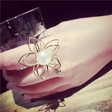 新款韩国个性时尚名媛饰品人造珍珠镂空花朵戒指花朵指环女士潮流