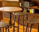 在实木酒吧桌椅套件吧台椅碳化吧台桌椅带靠背原木吧台桌高脚吧