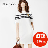 MO&Co.圆领短袖笑脸数字珠片时髦休闲连衣裙MA161SKT100 moco