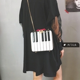 韩版信封包钢琴黑白键个性单肩斜挎小包潮女必备时尚流行款手机包