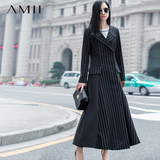 Amii[极简主义]春夏双排扣修身竖条纹拼接长外套