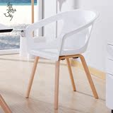 北欧设计师椅子实木塑料靠背欧式休闲桌椅现代简约宜家扶手餐桌椅