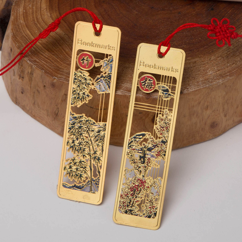 Classical Chinese wind Meilan bamboo chrysanthemum exquisite creative hollow bookmark retro exquisite lanyard bookmark to send gifts to foreigners