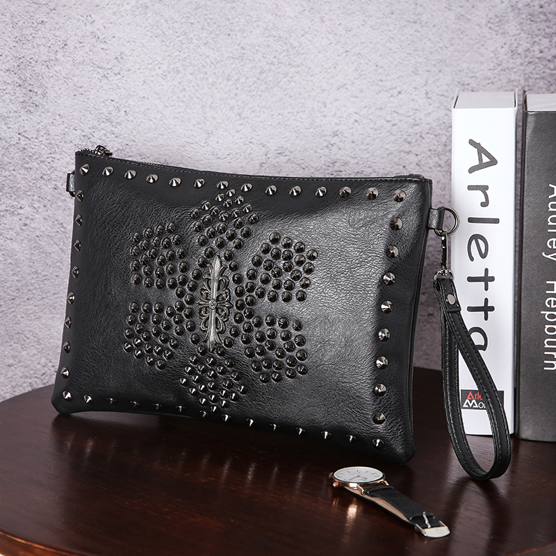 Hong Kong men hand bag Korean version of the new casual wrist bag fashion leather bag rivet hand grab bag mens bag tide