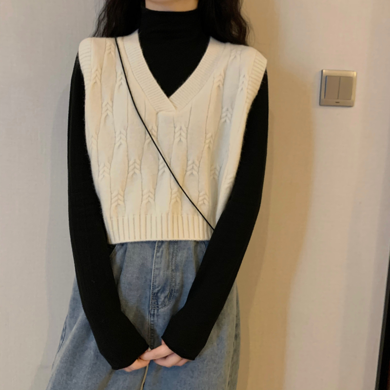 Spring 2021 new Japanese series stacked with a hundred shoulder knitted vest women wear sleeveless short horse clip