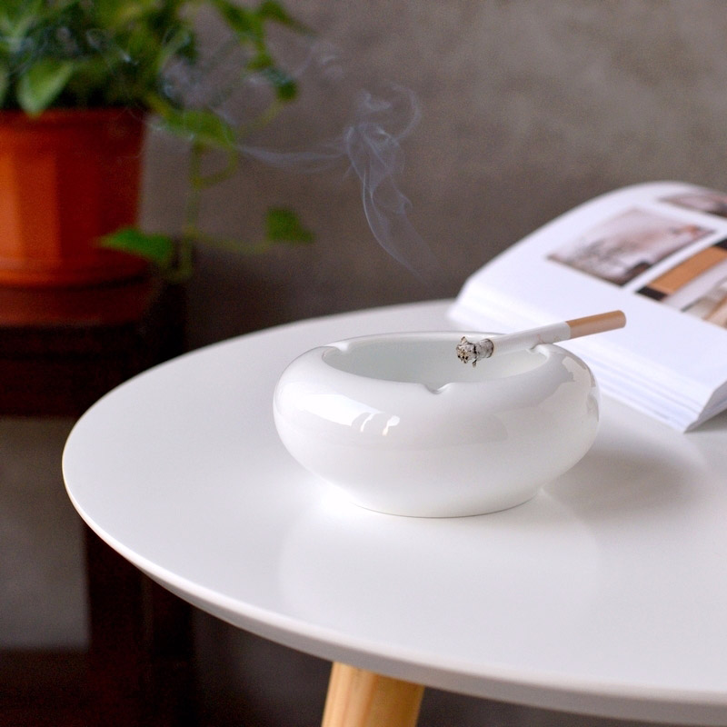 Nordic simple pure white ceramic ashtray study living room ashtray elegant utensils temperament soot just