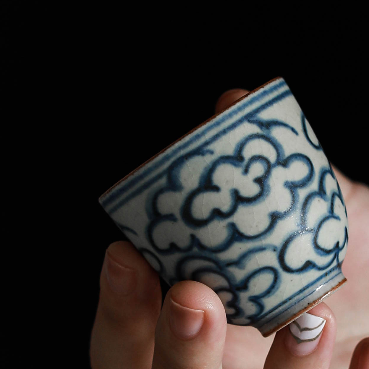 Single Qing hand-painted Xiangyun retro small cup ceramic Jingdezhen handmade tea cup Qinghua single cup Zen kung fu tea cup