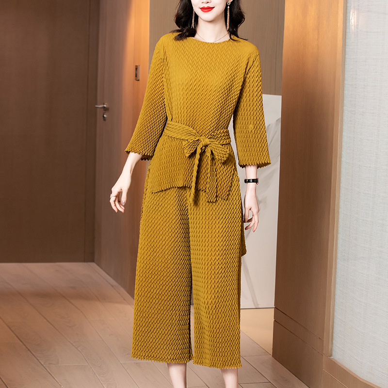 Three house folds two-piece set of high-end high-end european goods 2021 spring and summer new top wide-legged pants set girl