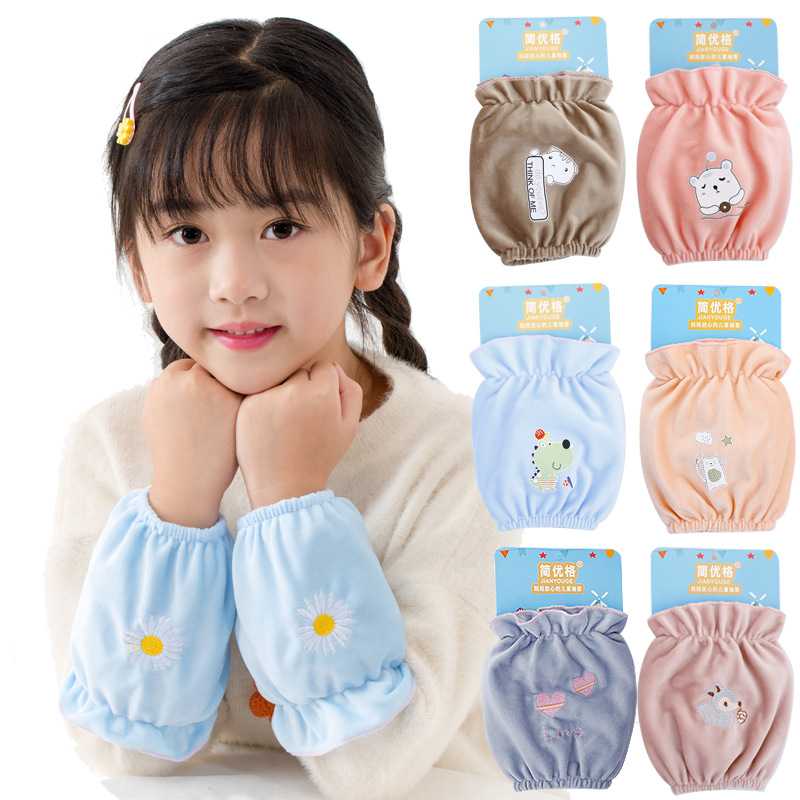 Childrens winter cartoon print sleeve anti-fouling sleeves cute baby day with dirt-resistant velvet sleeves