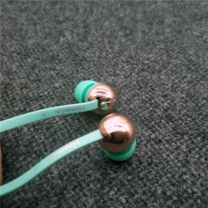 Export orders to Japan Flat line with wheat call headphones HIFI bass headphones Compact and easy to talk to