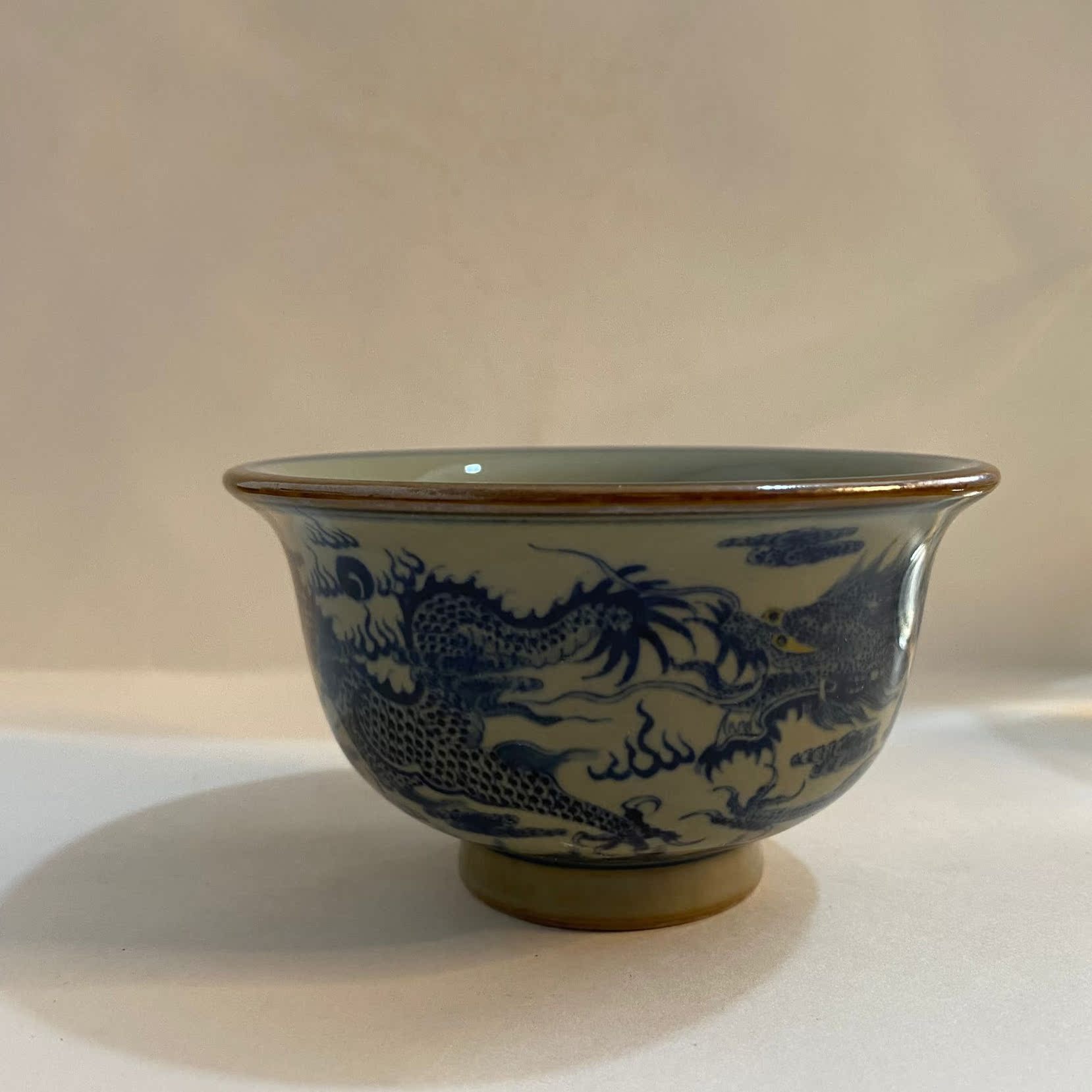 Dragon-print pressed hand cup (Mushi)