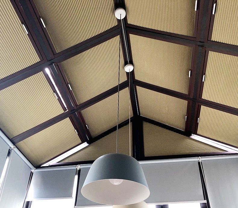 Sun room sunshade curtain sun insulation manual electric roof roof beehive curtain glass room blackout curtain automatic