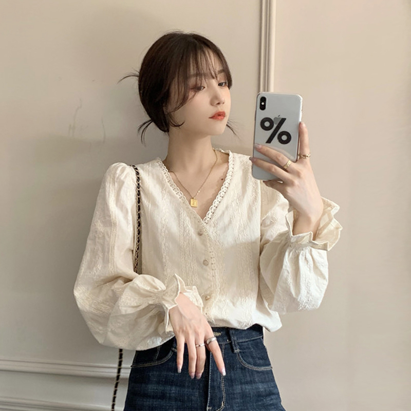 Spring 2021 new collarbone top heart machine design sense long-sleeved shirt female design sense niche wear a hundred