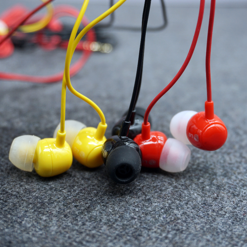 Pick up the missing price Stock classic in-ear headphones Colored in-ear Korean big-name headphones Bass is strong