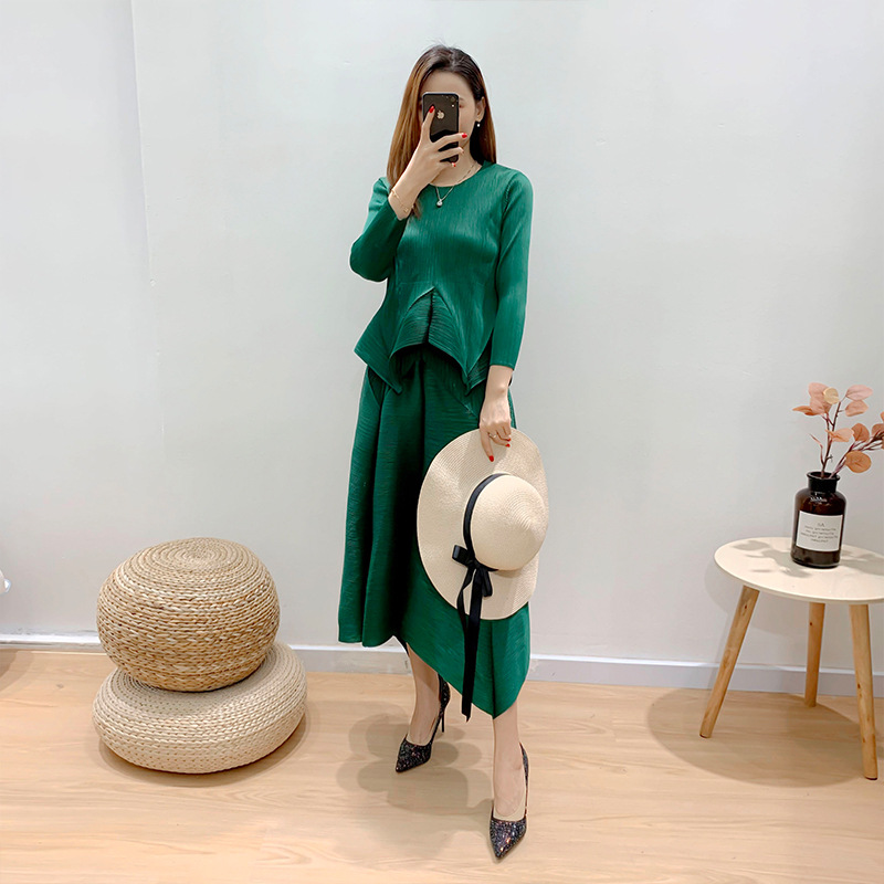 Three-house pleated two-piece set of foreign air-reducing suit 2021 spring dress new expensive lady mother fashion thin skirt
