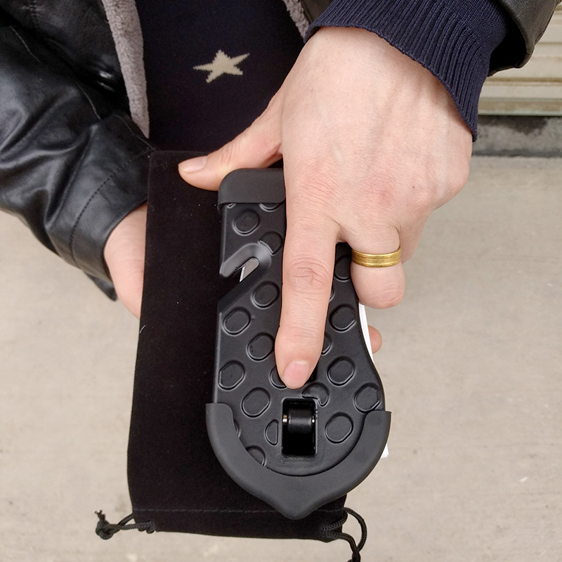 Automotive universal door lock on the roof climbing foot pedal luggage rack auxiliary ladder off-road multi-function folding modification