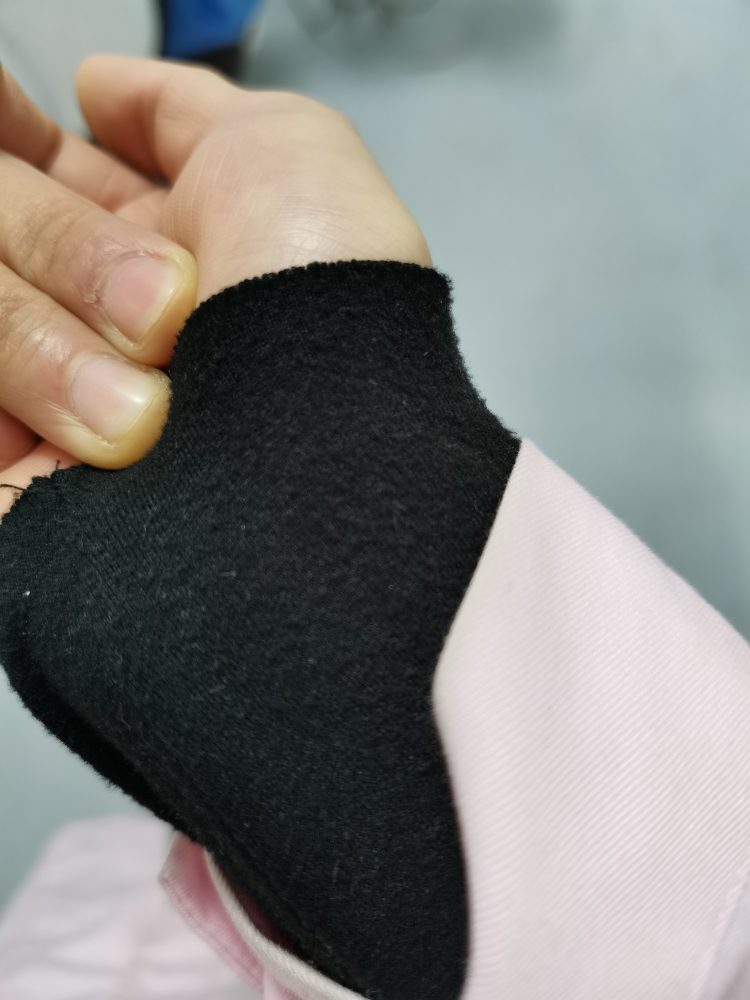 草**情:起球,然后找客服,客服也不管,给你看看图片