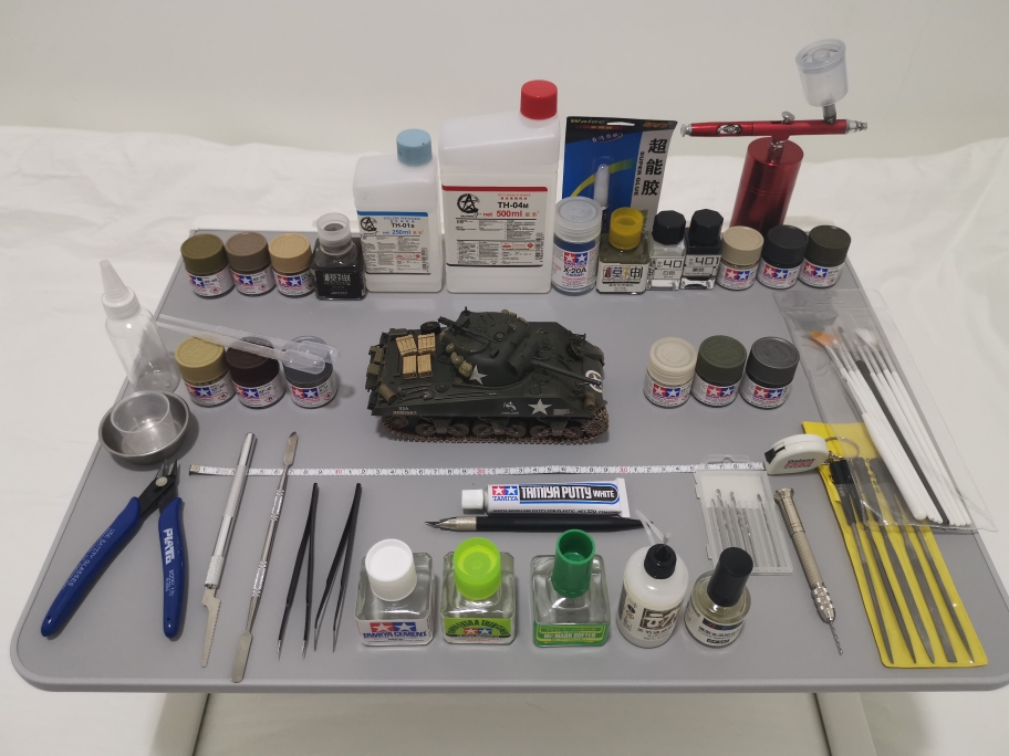 觉**h:我用田宫的补土,就是照片中间那管儿牙膏似的,白盖.