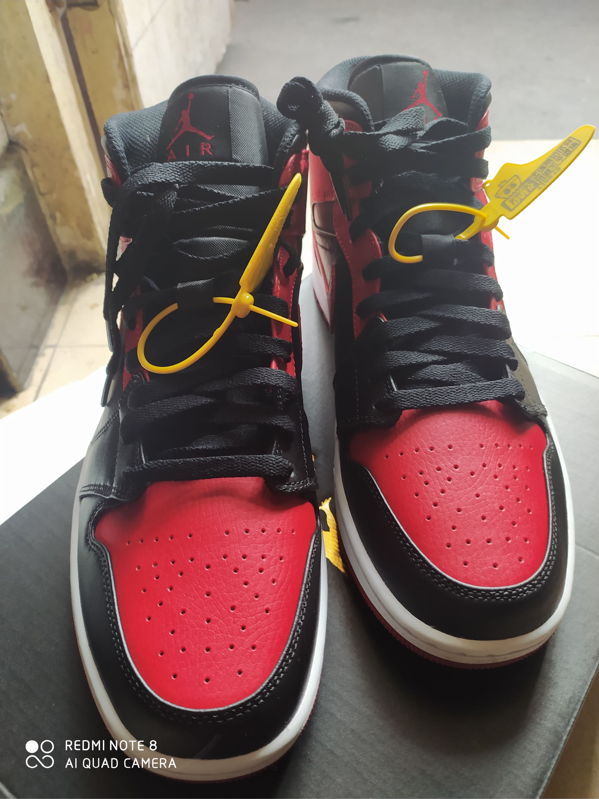 現貨 烽火 air jordan 1 mid aj1小禁穿黑紅腳趾籃球鞋554724-074