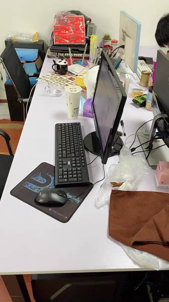 职员办公桌简约现代办公家具四4/6人屏风工作位员工电脑桌椅组合