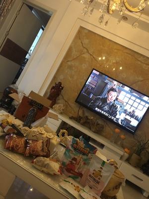 【三只松鼠零食大礼包】网红小吃货一箱组合整箱超大批发混装抖音