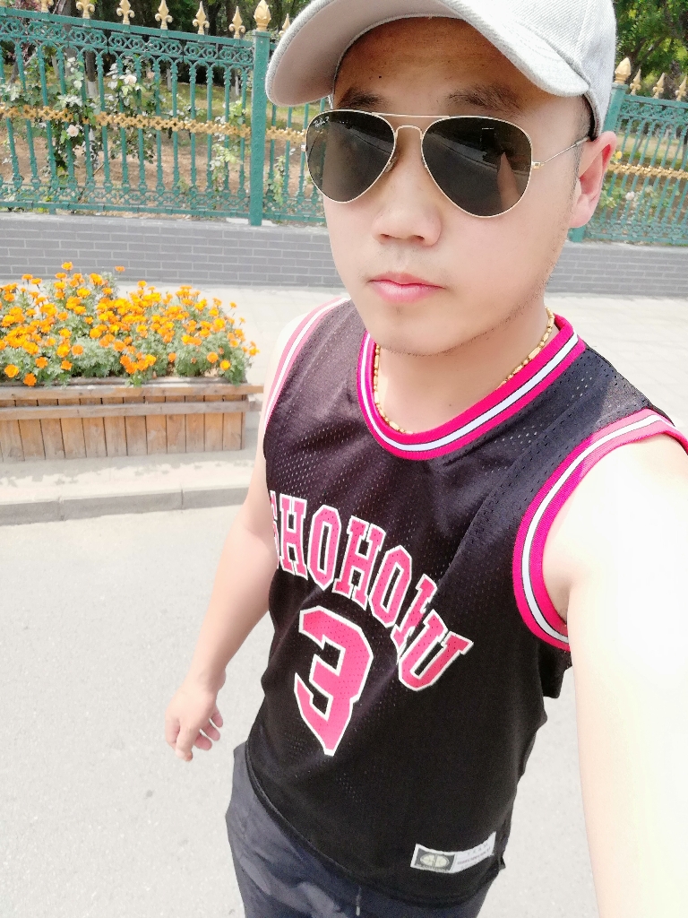 纵**福:身高一米八,体重170.l码,自己参考