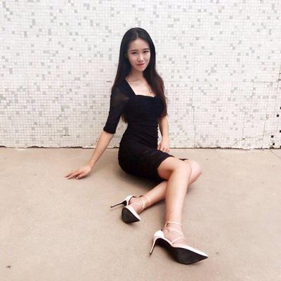 无肩带无带硅胶隐形文胸美背内衣薄款胸贴婚纱小胸聚拢防滑乳贴